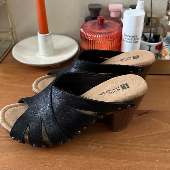 White mounts wedge sandals - Picture 2 of 5